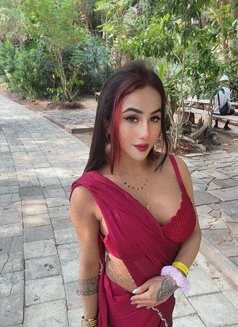 Simran - Transsexual escort in New Delhi Photo 29 of 30