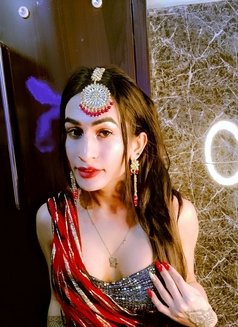 Simran - Transsexual escort in New Delhi Photo 4 of 6