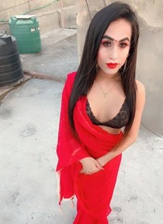 Simran - Transsexual escort in New Delhi Photo 8 of 12