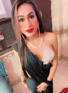Simran - Transsexual escort in New Delhi Photo 10 of 12