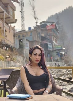 Simran - Transsexual escort in New Delhi Photo 11 of 12