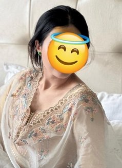 Simran Kaur - escort in Dubai Photo 5 of 7