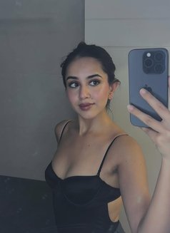 Simran Kapoor🦋 - escort in Dubai Photo 1 of 4