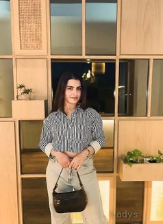 Simran Kapoor🦋 - puta in Dubai Photo 3 of 4