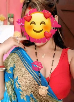 Simran Kaur - escort in New Delhi Photo 4 of 5