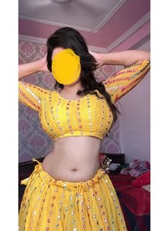 Simran Kaur - escort in New Delhi Photo 5 of 8