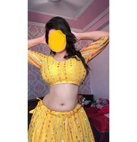Simran Kaur - escort in New Delhi Photo 5 of 8