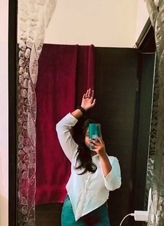 Simran Kaur - escort in New Delhi Photo 1 of 3