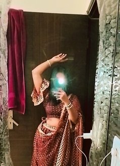 Simran Kaur - escort in New Delhi Photo 2 of 3