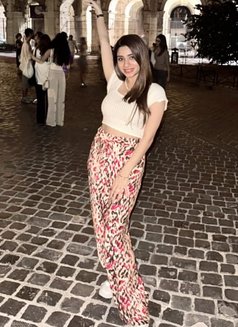 Simran Khurana - puta in Dubai Photo 3 of 4