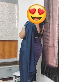 Simran Kuar 742/810/7507 - escort in New Delhi Photo 1 of 1