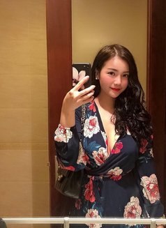 Simran Ray - Agencia de putas in Kathmandu Photo 3 of 5