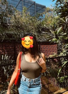 Simran ❣️real meet and cam show avilable - puta in Chennai Photo 3 of 3