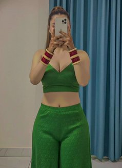 Simran (Simi) Independent Girl - puta in New Delhi Photo 2 of 6