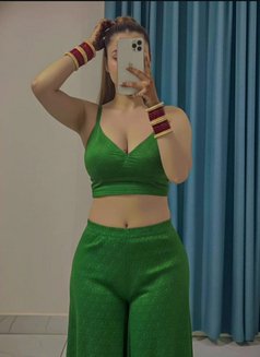 Simran (Simi) Independent Girl - puta in New Delhi Photo 3 of 6