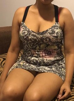 Simran(simmi), Young Independent Girl - escort in New Delhi Photo 3 of 7