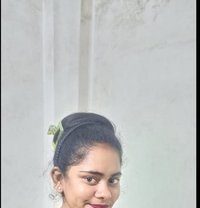 Simran Singh - puta in Pune