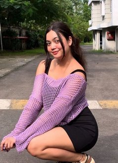 Simran — Your Premium Curvy Muse | 24×7 - escort in Mumbai Photo 1 of 4