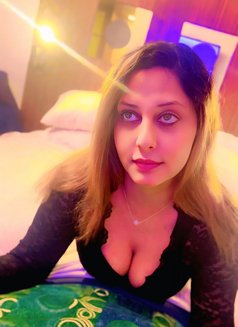 Simranjeet Kaur - escort in Noida Photo 8 of 17