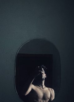 Sinchan - Acompañantes masculino in Bangalore Photo 2 of 3