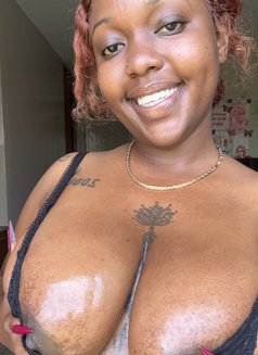 Sinclair - escort in Nairobi Photo 2 of 5