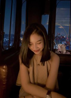 Sindi - escort in Surabaya Photo 3 of 5