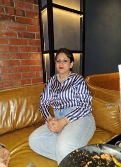 Sindu - puta in Bangalore Photo 8 of 8