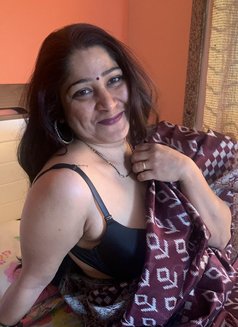 Sindu - escort in New Delhi Photo 1 of 9