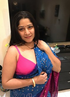 Sindu - escort in New Delhi Photo 6 of 9