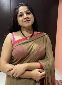 Sindu - escort in New Delhi Photo 3 of 9