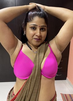 Sindu - escort in New Delhi Photo 4 of 9