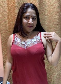 Sindu - escort in Bangalore Photo 3 of 6