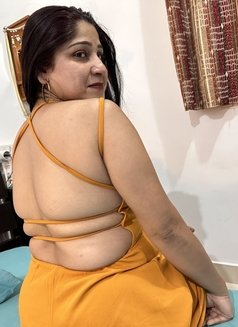 Sindu - escort in Bangalore Photo 5 of 6