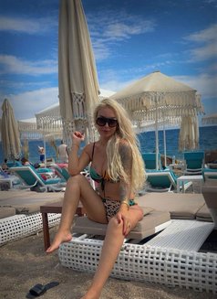 Sindy - escort in Riyadh Photo 1 of 4