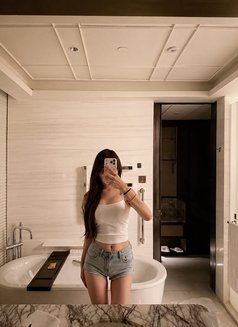 Sing new girl - escort in Shanghai Photo 17 of 18