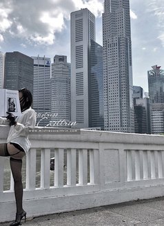 Singapore's Lifestyle Mistress Caittrin - Dominadora in Jakarta Photo 4 of 4