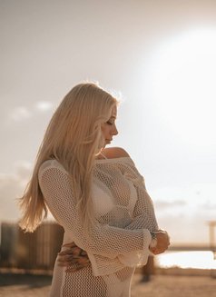 Sintia - puta in Dubai Photo 6 of 6