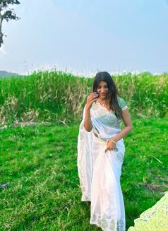 Siri ( cam and real meet ) - escort in Hyderabad Photo 3 of 3