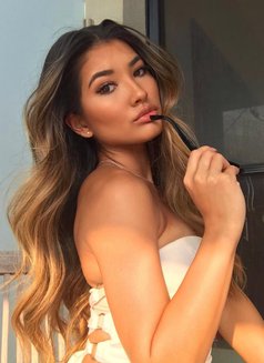 Siri - escort in Colombo Photo 3 of 7