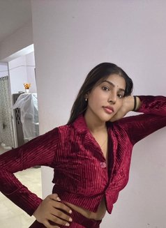 Siri - escort in Hyderabad Photo 2 of 2