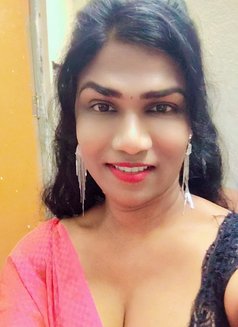 Siri Honey - Transsexual escort in Hyderabad Photo 1 of 5