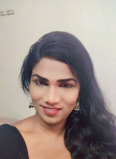 Siri Honey - Transsexual escort in Hyderabad Photo 2 of 5