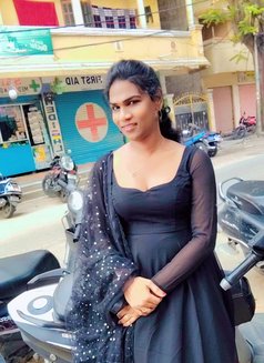 Siri Honey - Transsexual escort in Hyderabad Photo 3 of 5