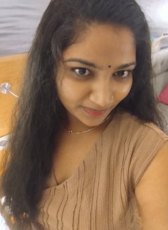 Siri - puta in Hyderabad Photo 1 of 3