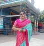 Siri - puta in Hyderabad Photo 1 of 2