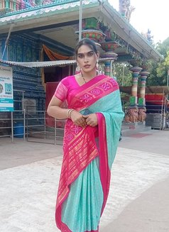 Siri - puta in Hyderabad Photo 1 of 2