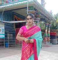 Siri - escort in Hyderabad Photo 1 of 2