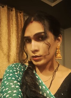 Siri - puta in Hyderabad Photo 2 of 2