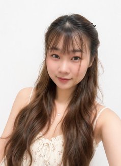 Siri - escort in Singapore Photo 1 of 3