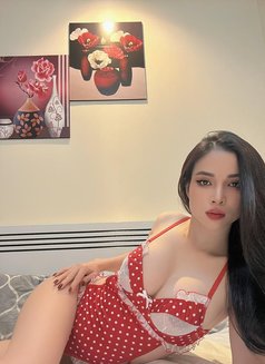 Siri - escort in Muscat Photo 1 of 4